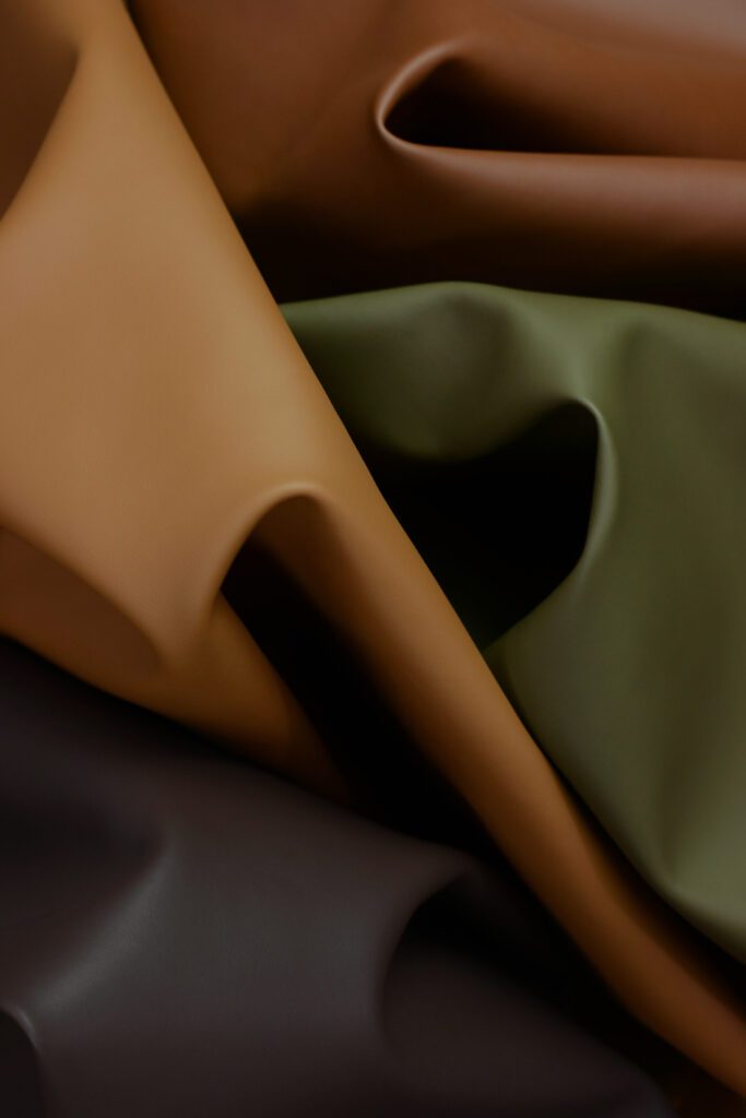 Leather warehouse SEO L1/C5 ตัวแทนความสวยพรีเมียมและยั่งยืน หนังวีแกน (Vegan) คืออะไร? เหมาะกับงานประเภทใด? และทำไมถึงเป็นทางเลือกใหม่แทนหนังแท้ ?